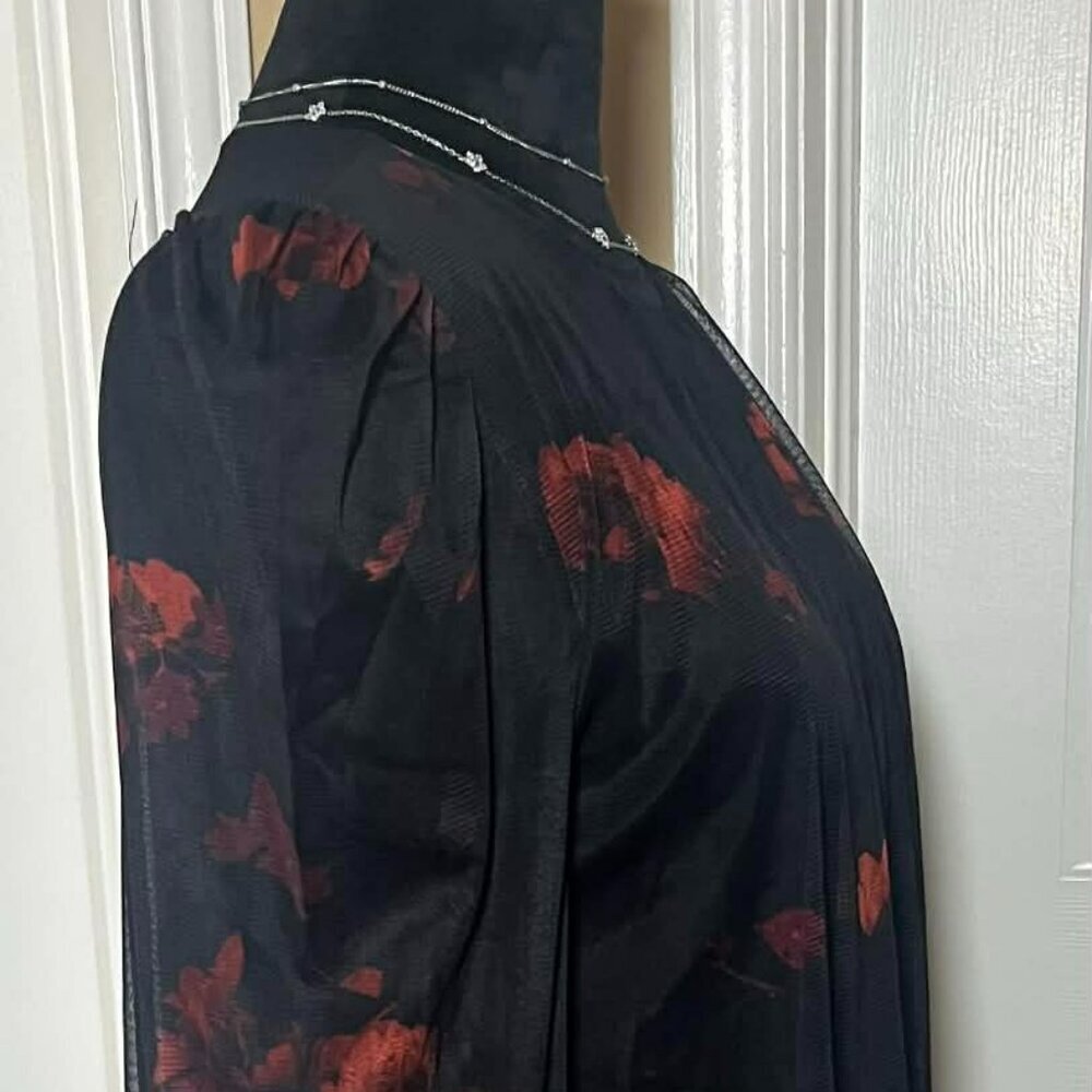 Stunning Black/Flowered Top from Barcelona (E32) - Picture 4 of 7